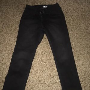 Very Comfortable , Pure Black Skinny Jeans